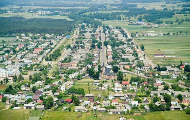 Widok z&nbsp;g&oacute;ry na&nbsp;miasto Jednorożec