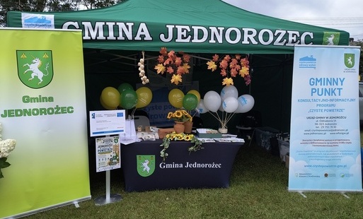 Stoisko edukacyjno-promocyjne Urzędu Gminy podczas Dożynek 